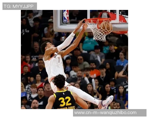 勇士与马刺第二场激战回顾球员表现与战术分析全景展现